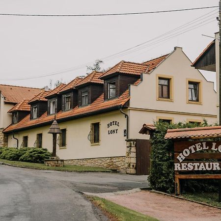 Hotel Lony Mochov Dış mekan fotoğraf