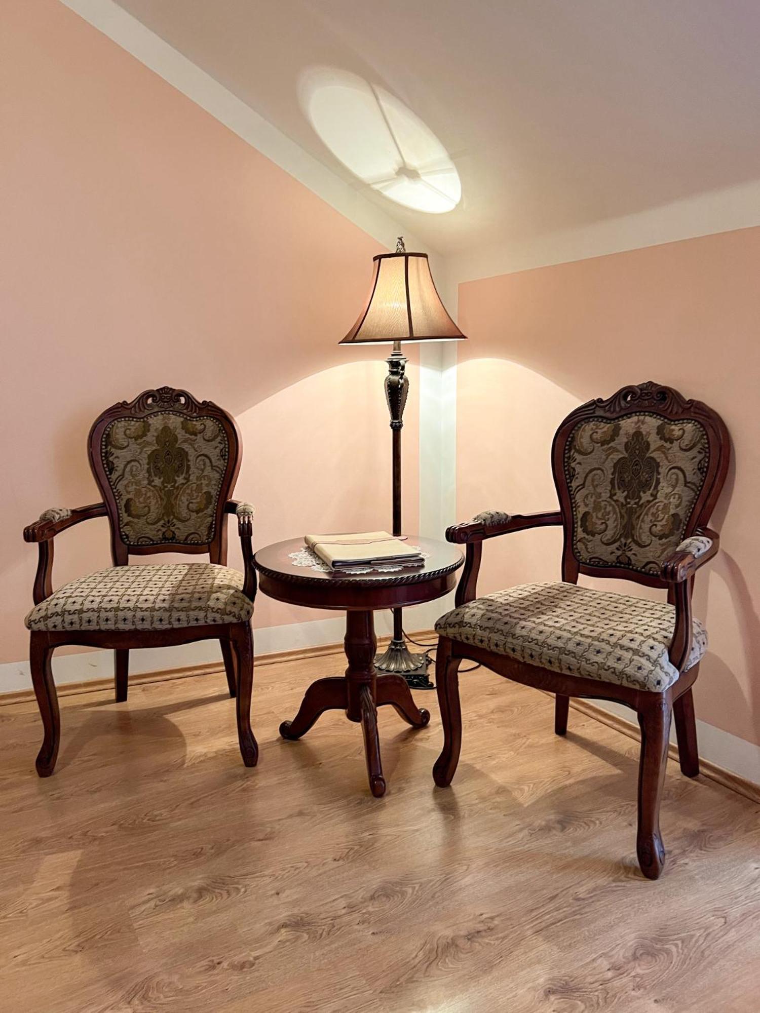Hotel Lony Mochov Dış mekan fotoğraf
