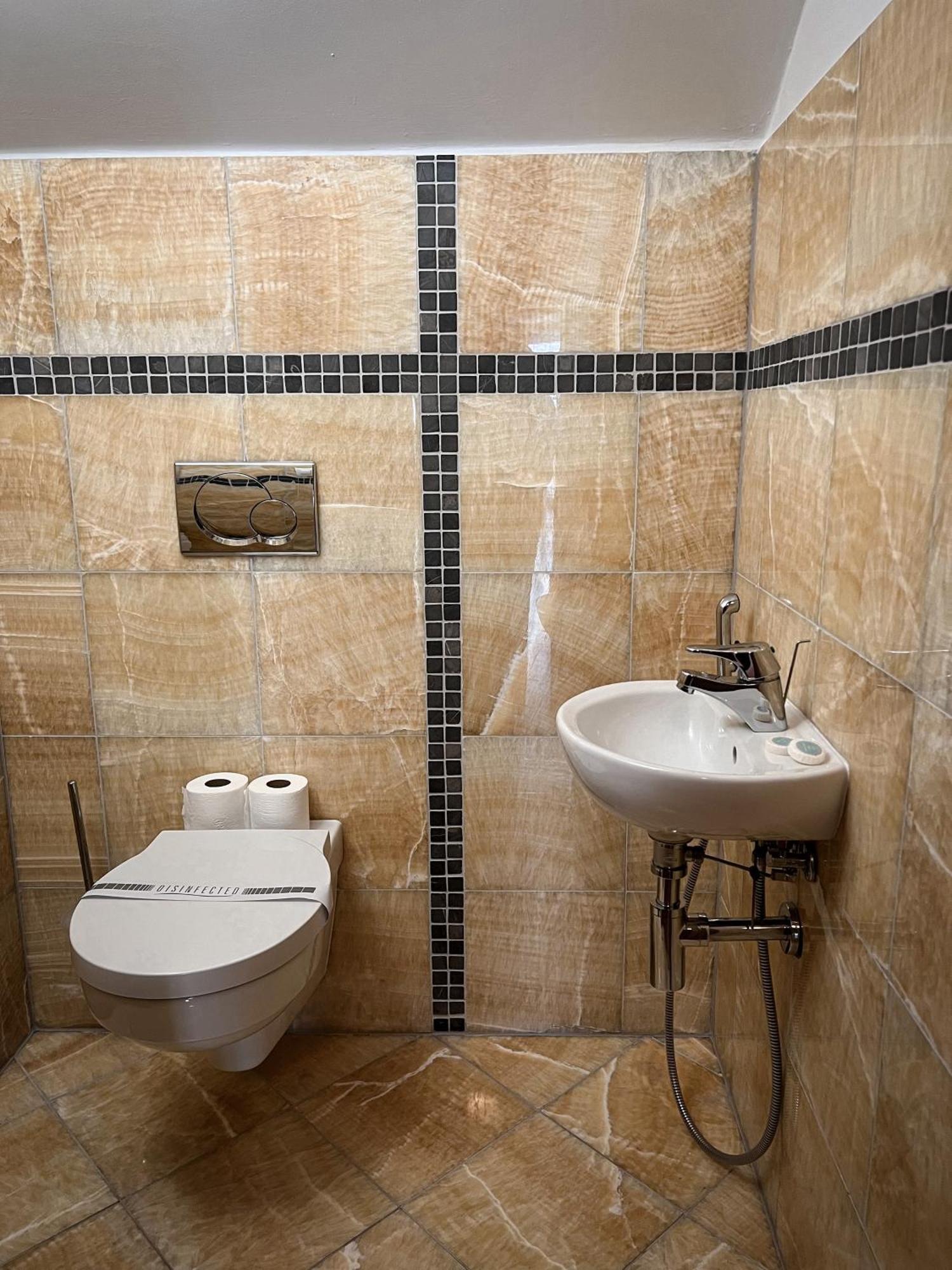 Hotel Lony Mochov Dış mekan fotoğraf