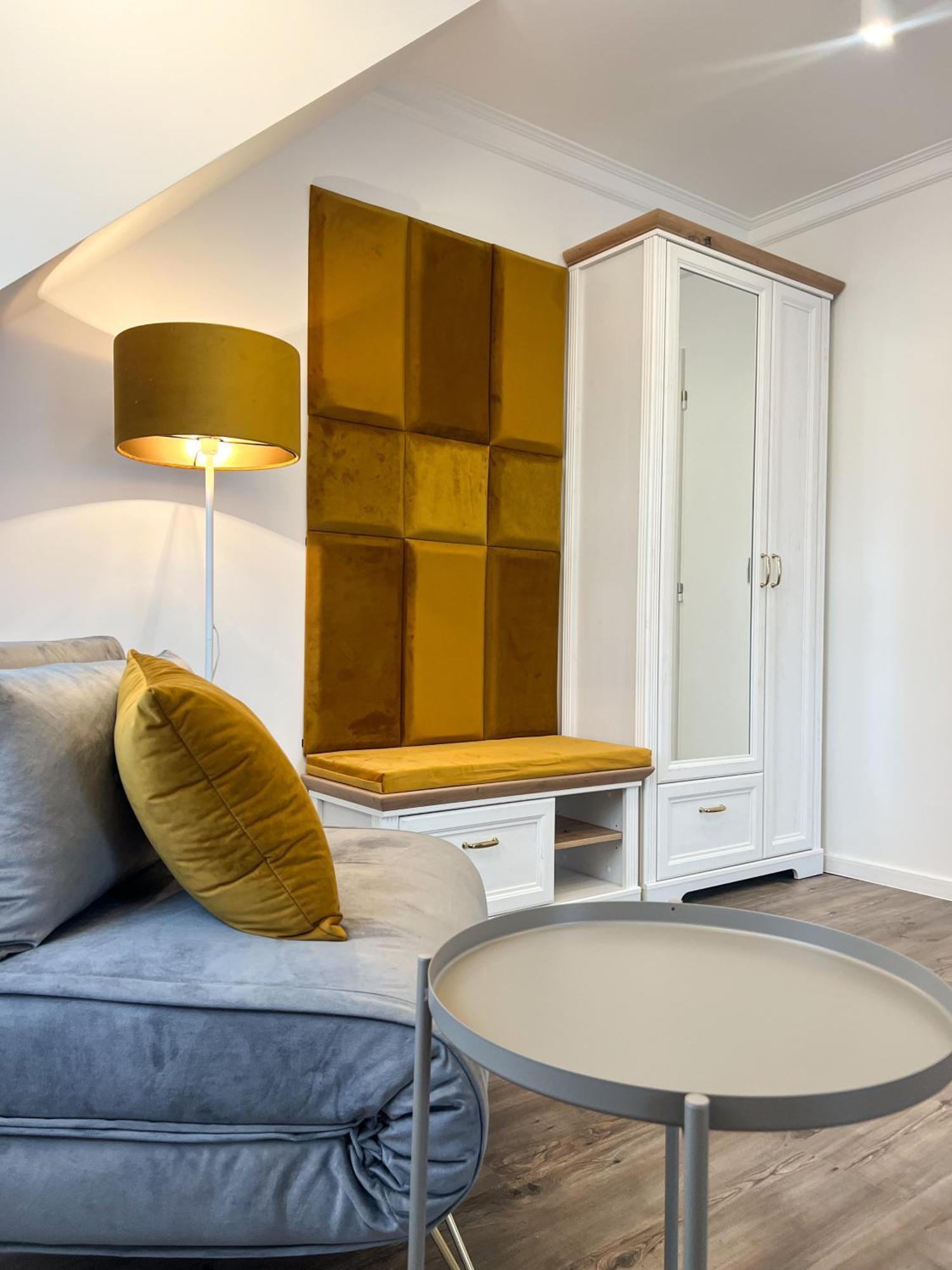 Hotel Lony Mochov Dış mekan fotoğraf