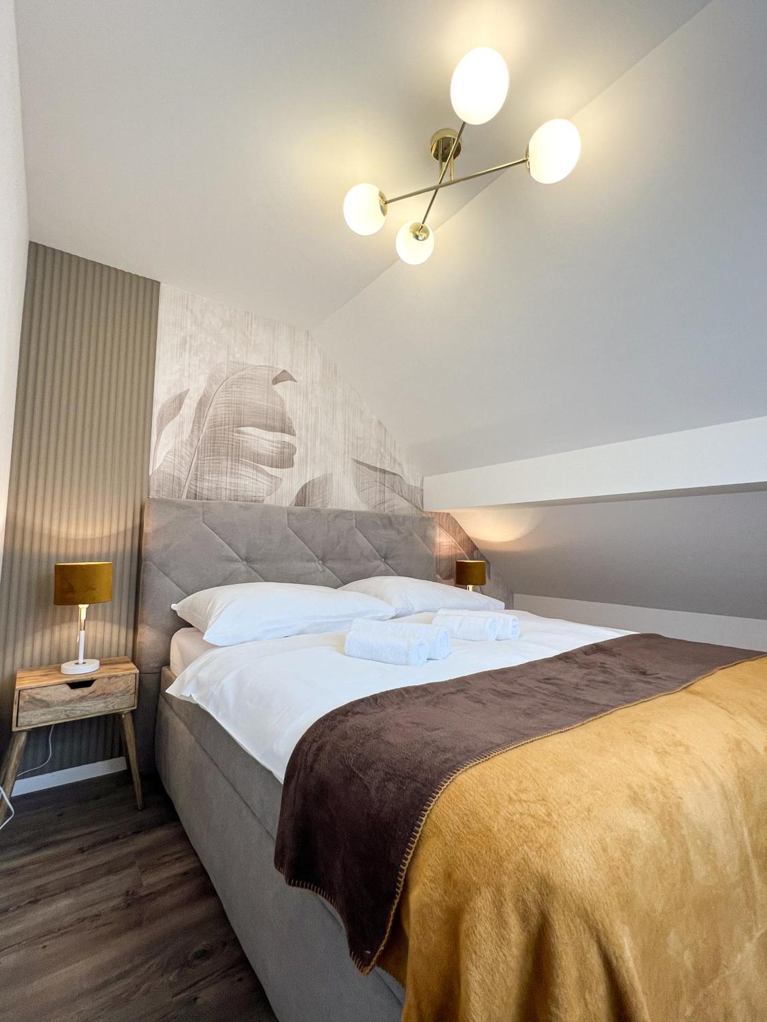 Hotel Lony Mochov Dış mekan fotoğraf
