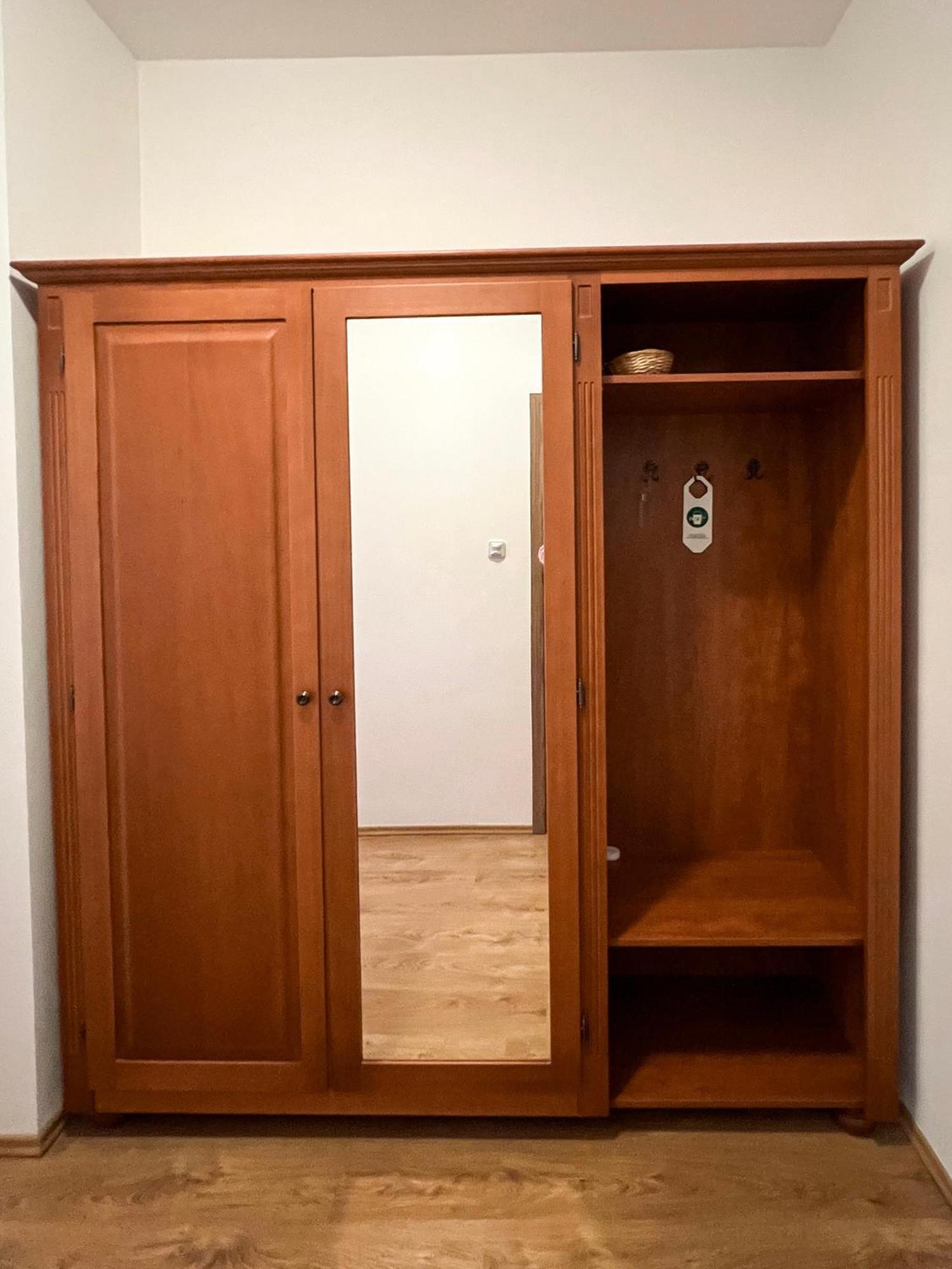 Hotel Lony Mochov Dış mekan fotoğraf