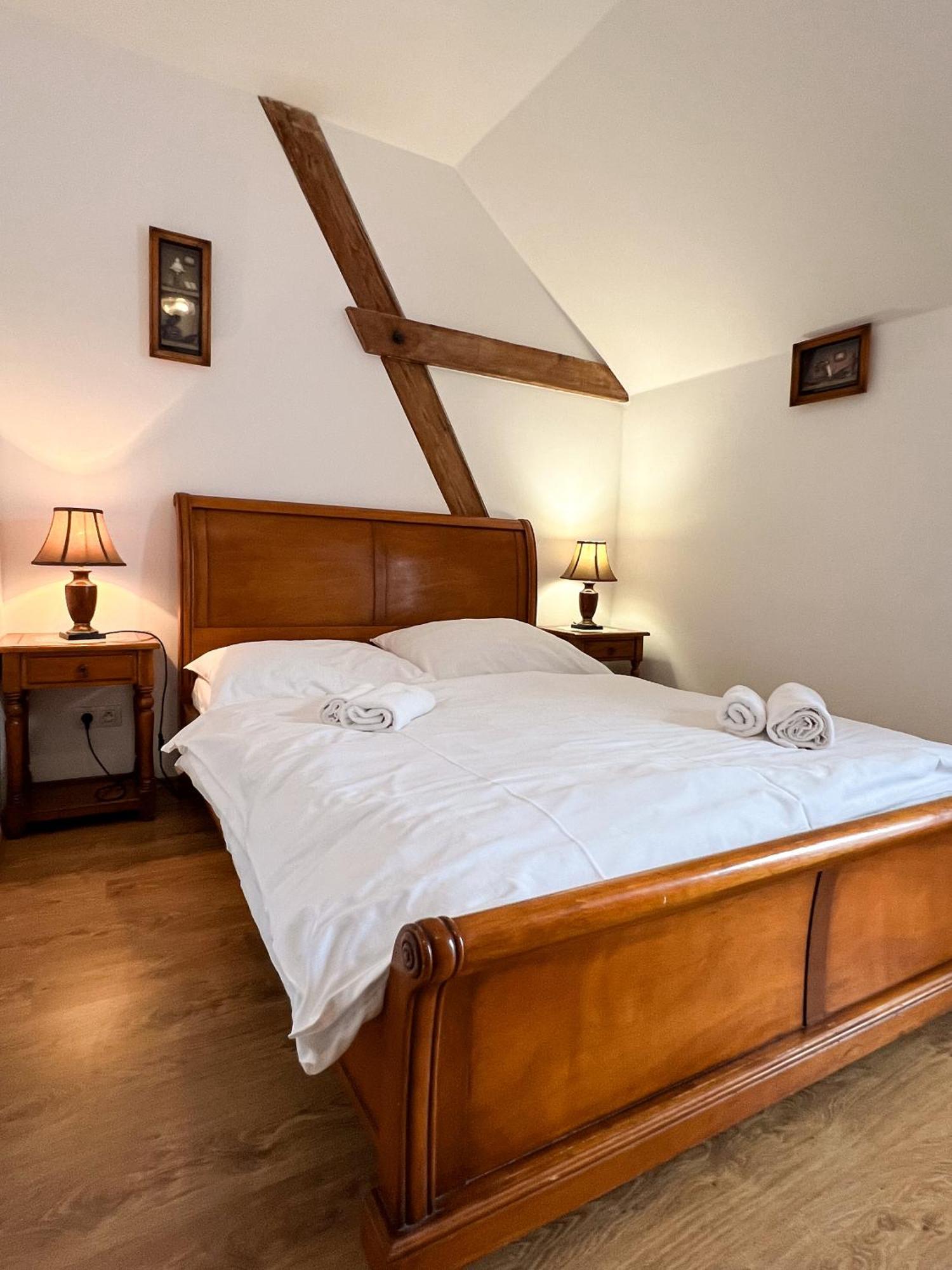 Hotel Lony Mochov Dış mekan fotoğraf