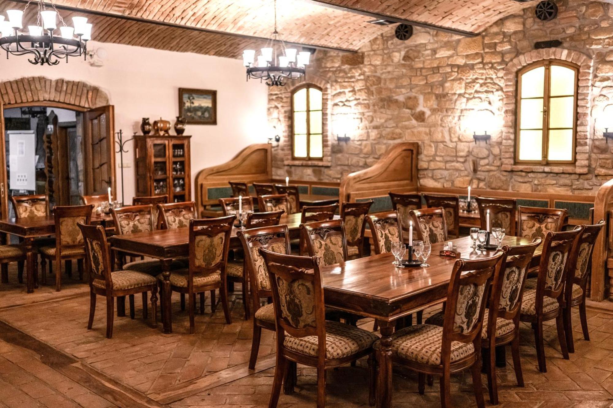 Hotel Lony Mochov Dış mekan fotoğraf